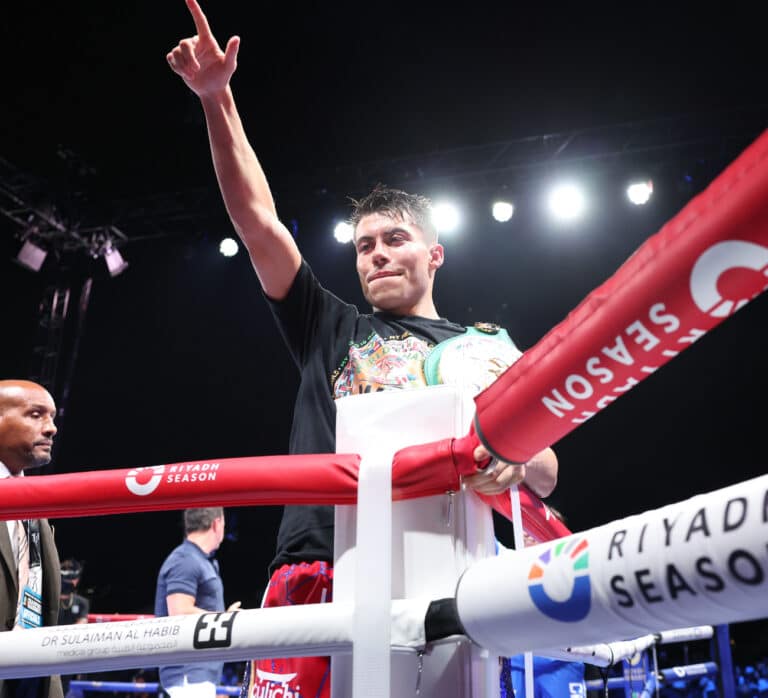 Image: Boxing Results: Castro and Giyasov Triumph in Thrilling Night at Santa Monica Pier