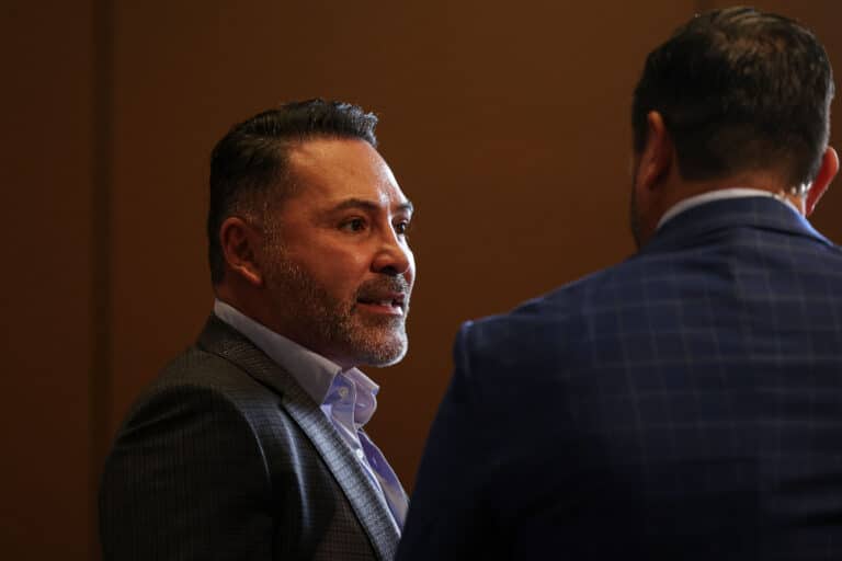 Image: De La Hoya Unleashes Scathing Tirade, Accuses Canelo of Cowering from Benavidez