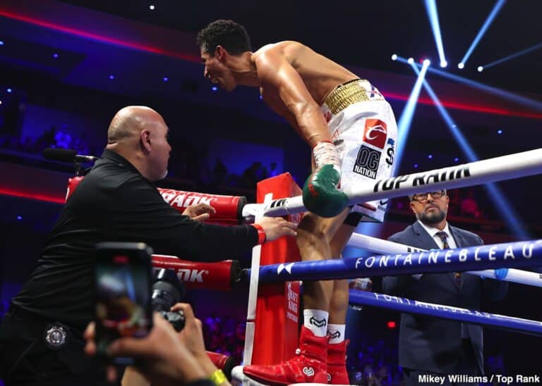 Image: Rafael Espinoza Defeats Sergio Chirino In Las Vegas